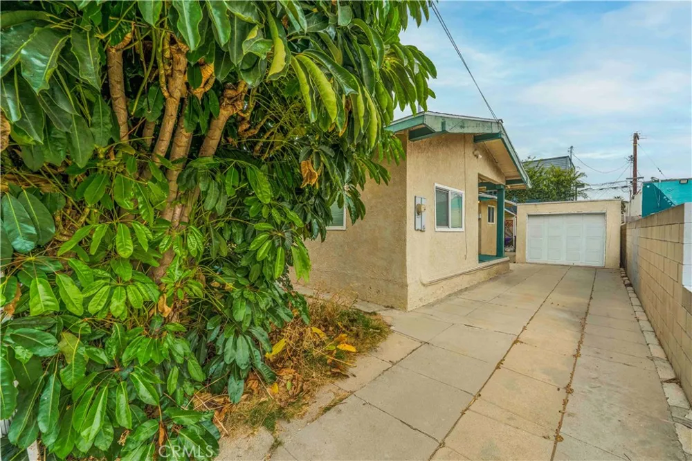 1012 Vina Long Beach, CA 90813