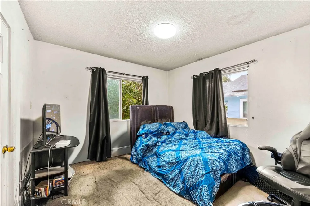 1012 Vina Long Beach, CA 90813