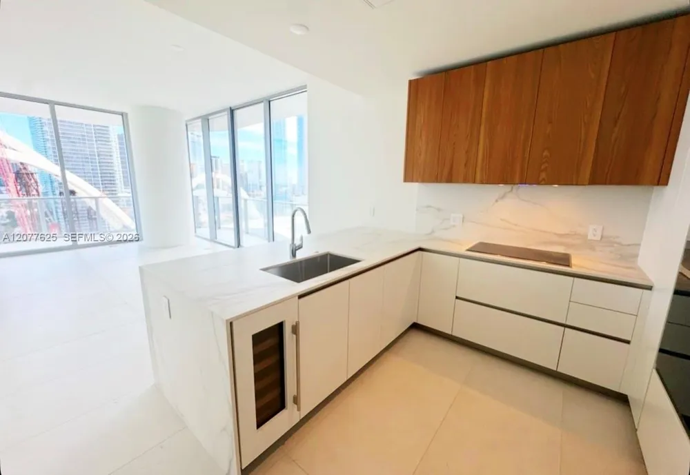 1400 Biscayne Blvd #1802 Miami, FL 33132