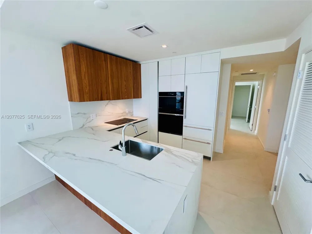 1400 Biscayne Blvd #1802 Miami, FL 33132
