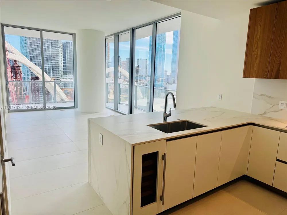 1400 Biscayne Blvd #1802 Miami, FL 33132
