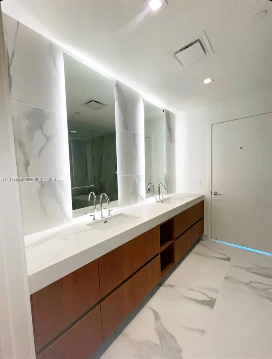 1400 Biscayne Blvd #1802 Miami, FL 33132