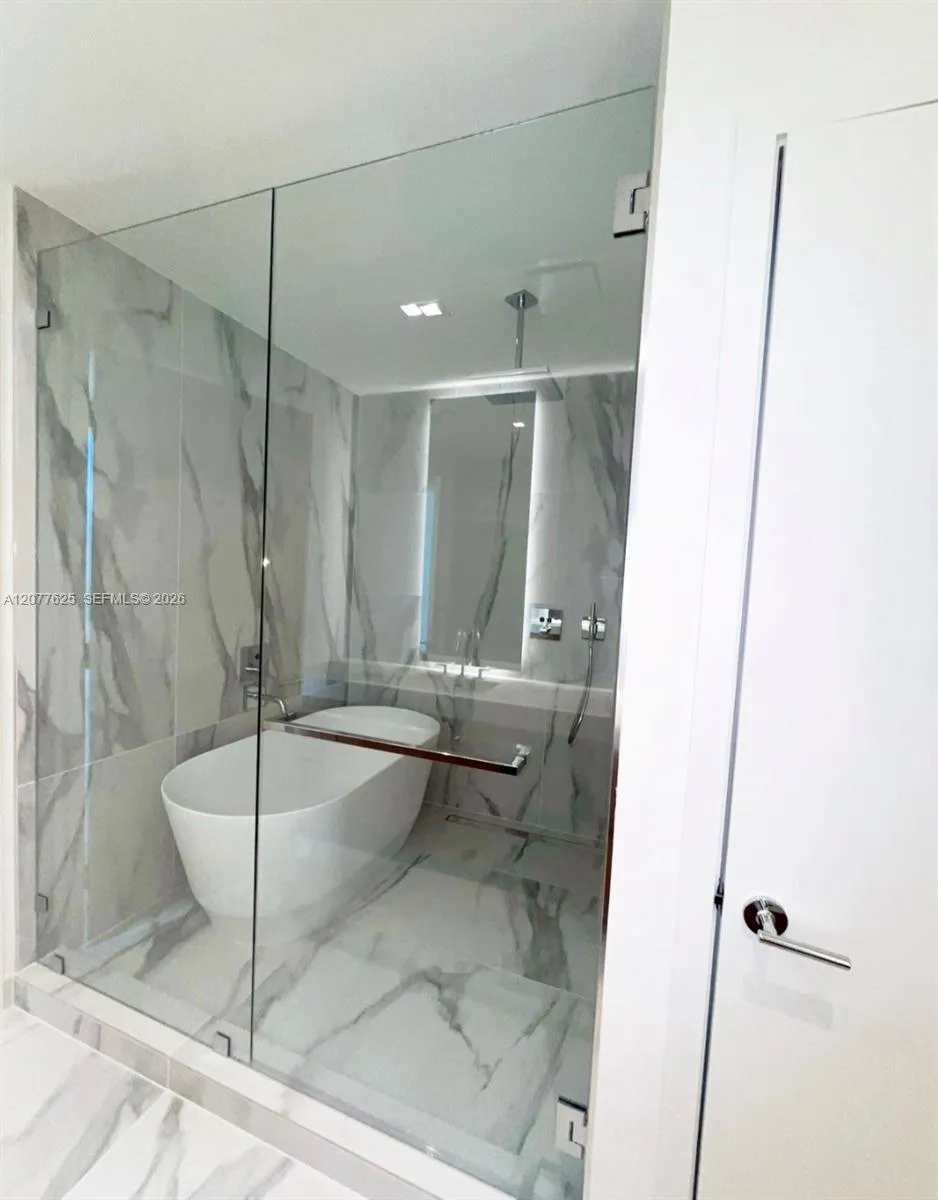 1400 Biscayne Blvd #1802 Miami, FL 33132
