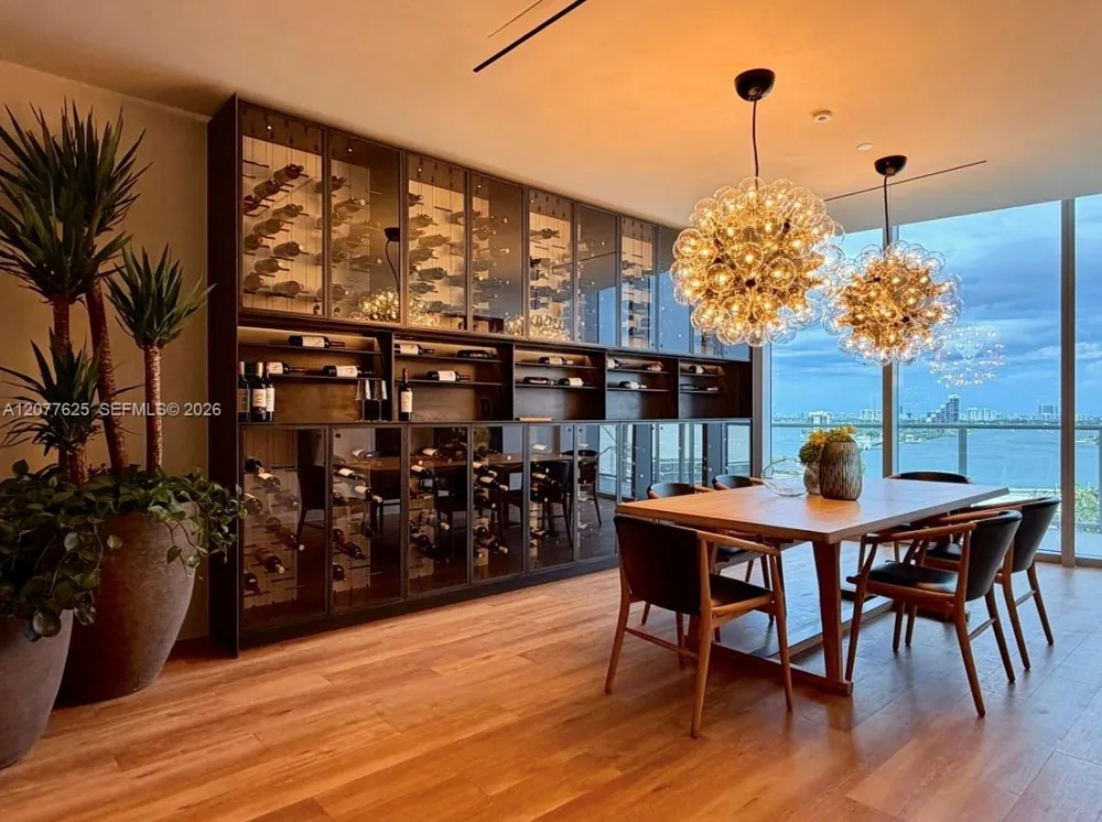 1400 Biscayne Blvd #1802 Miami, FL 33132