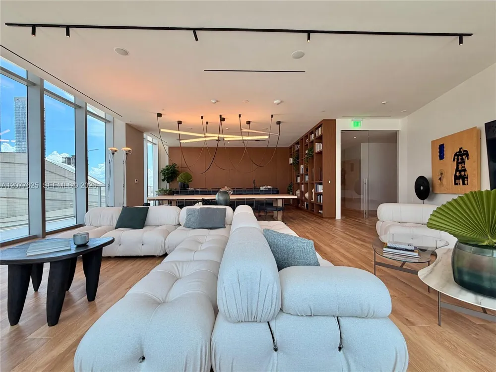 1400 Biscayne Blvd #1802 Miami, FL 33132