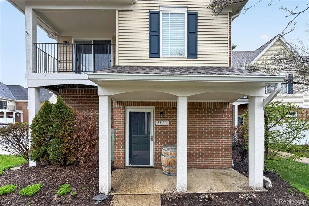 731 Amberly Drive #C Waterford Charter Township, MI 48328