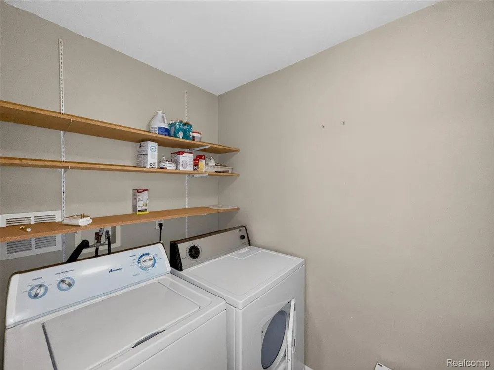 731 Amberly Drive #C Waterford Charter Township, MI 48328
