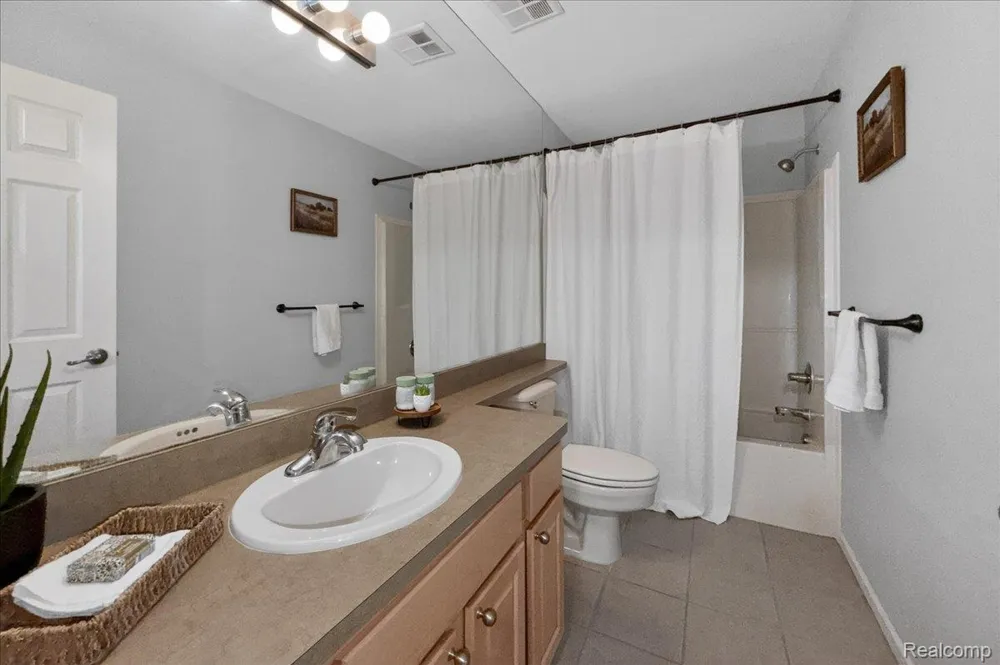 731 Amberly Drive #C Waterford Charter Township, MI 48328