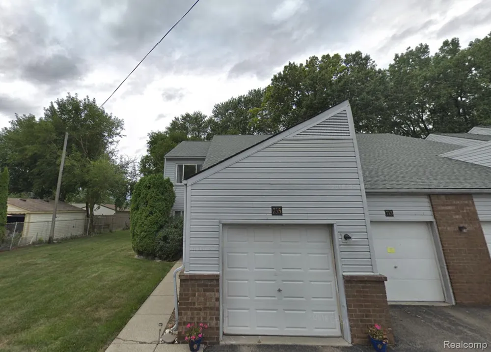 735 Claire Pointe Circle St Clair Shores City, MI 48081