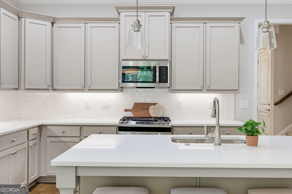 333 Little Pine LN Woodstock, GA 30188