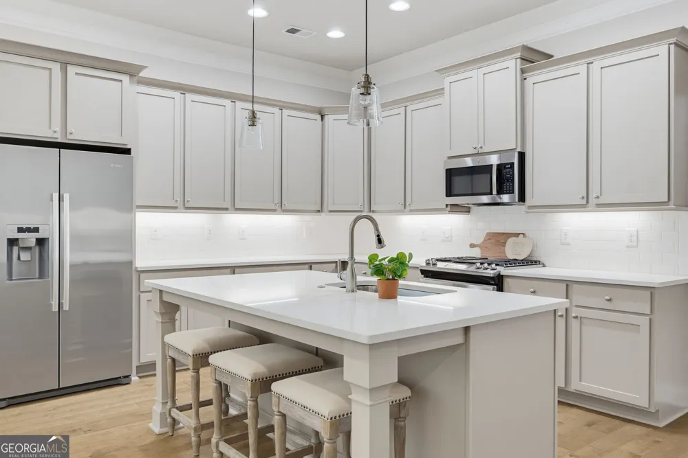 333 Little Pine LN Woodstock, GA 30188
