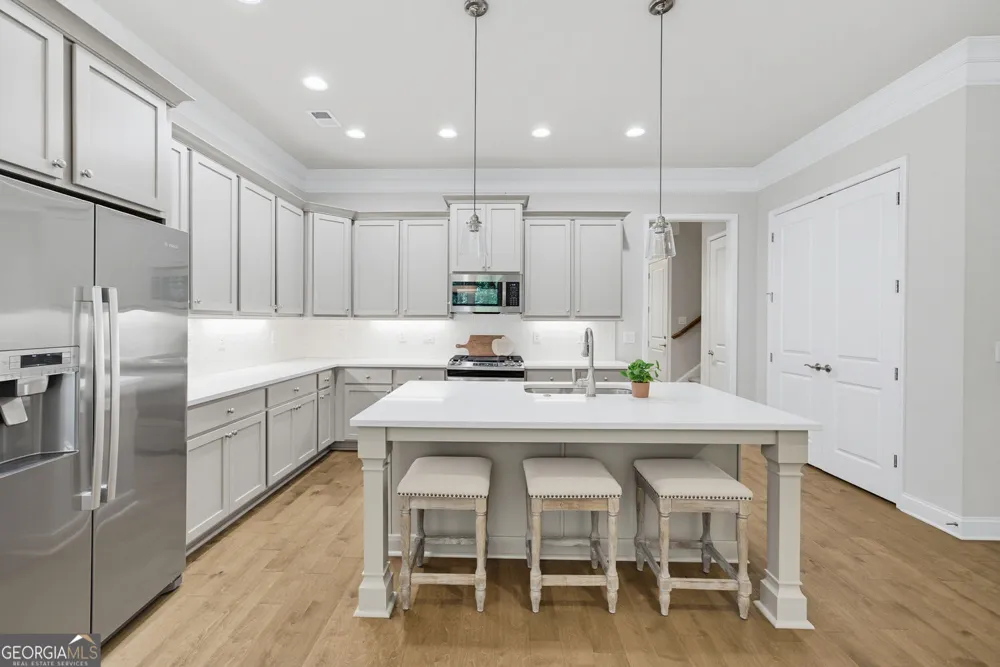 333 Little Pine LN Woodstock, GA 30188