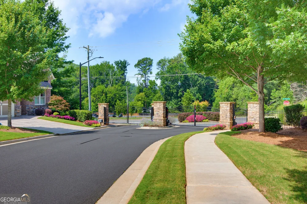333 Little Pine LN Woodstock, GA 30188