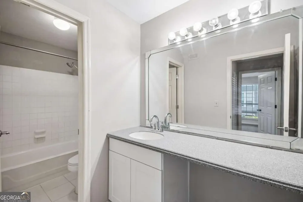 305 Granville CT Atlanta, GA 30328