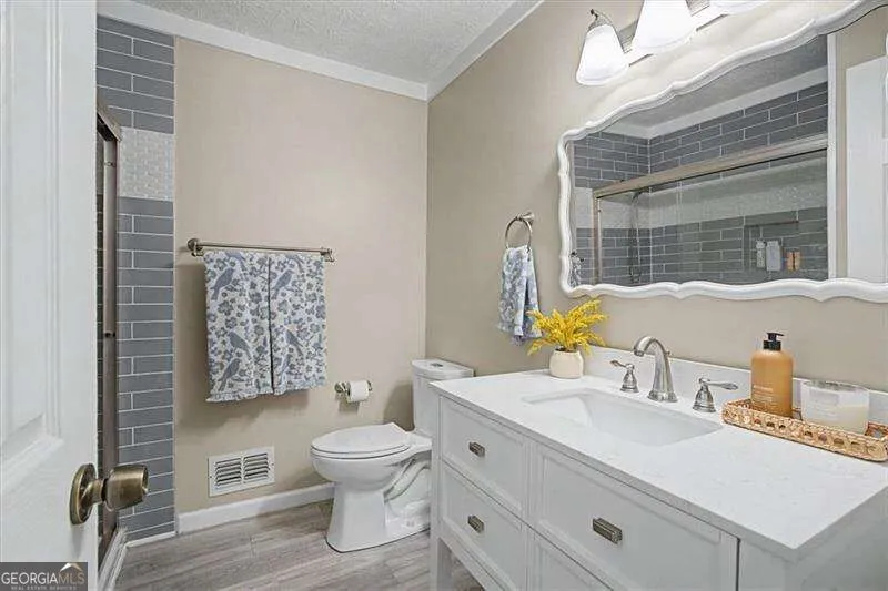 2204 Pine Point DR Lawrenceville, GA 30043