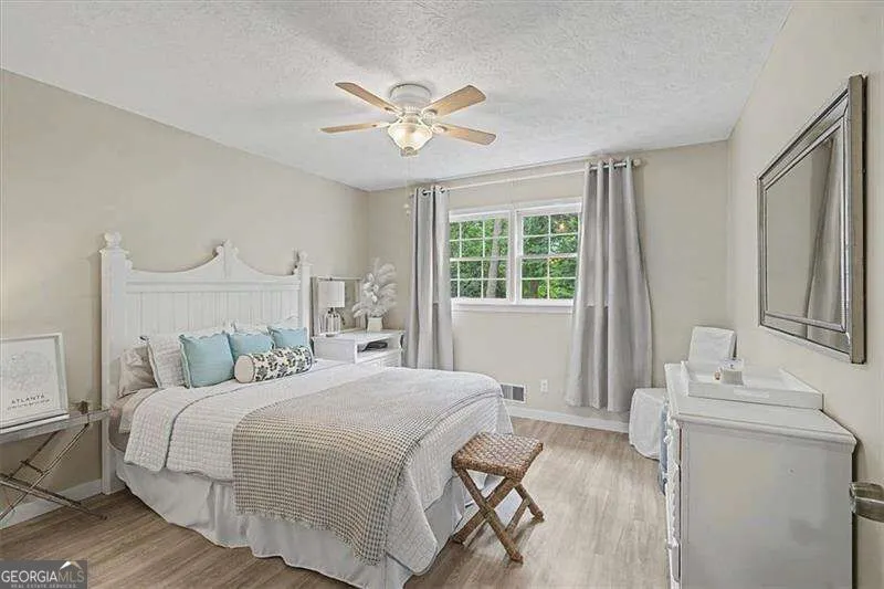 2204 Pine Point DR Lawrenceville, GA 30043