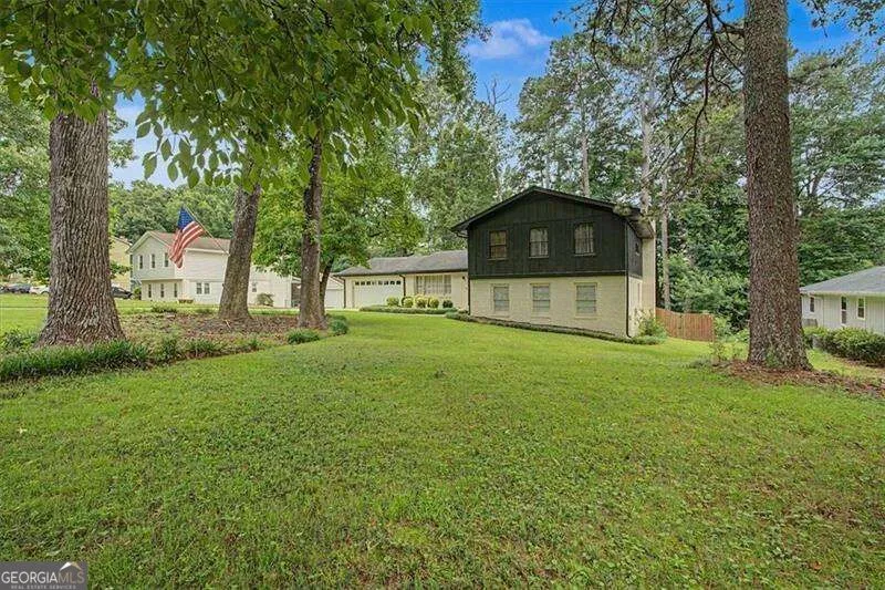 2204 Pine Point DR Lawrenceville, GA 30043