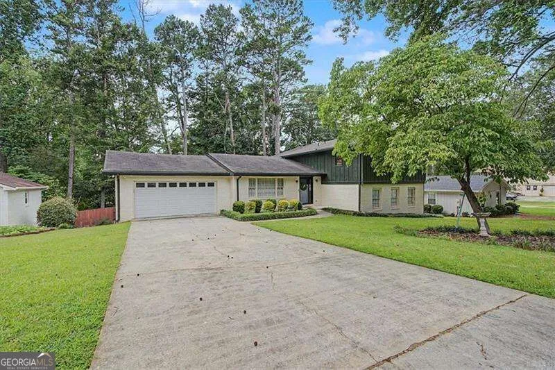 2204 Pine Point DR Lawrenceville, GA 30043