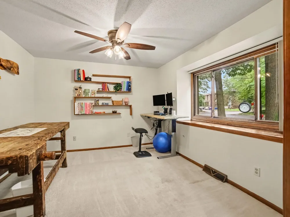 692 Pineway Drive Norton Shores, MI 49441