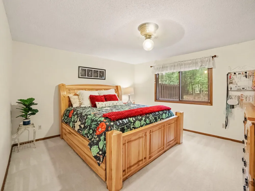 692 Pineway Drive Norton Shores, MI 49441