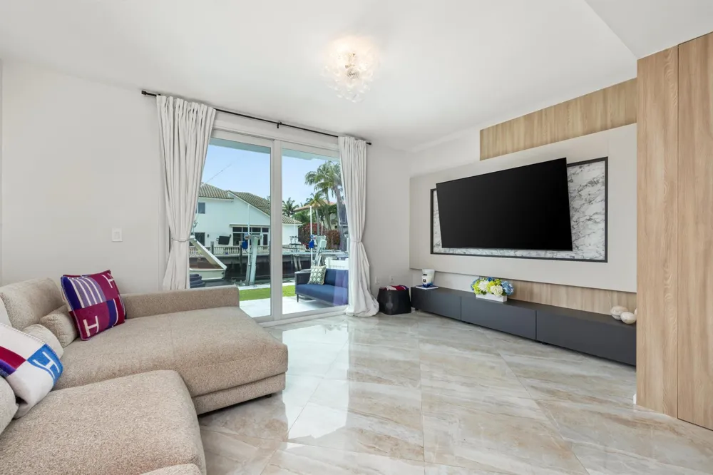 966 Jeffery Street Boca Raton, FL 33487