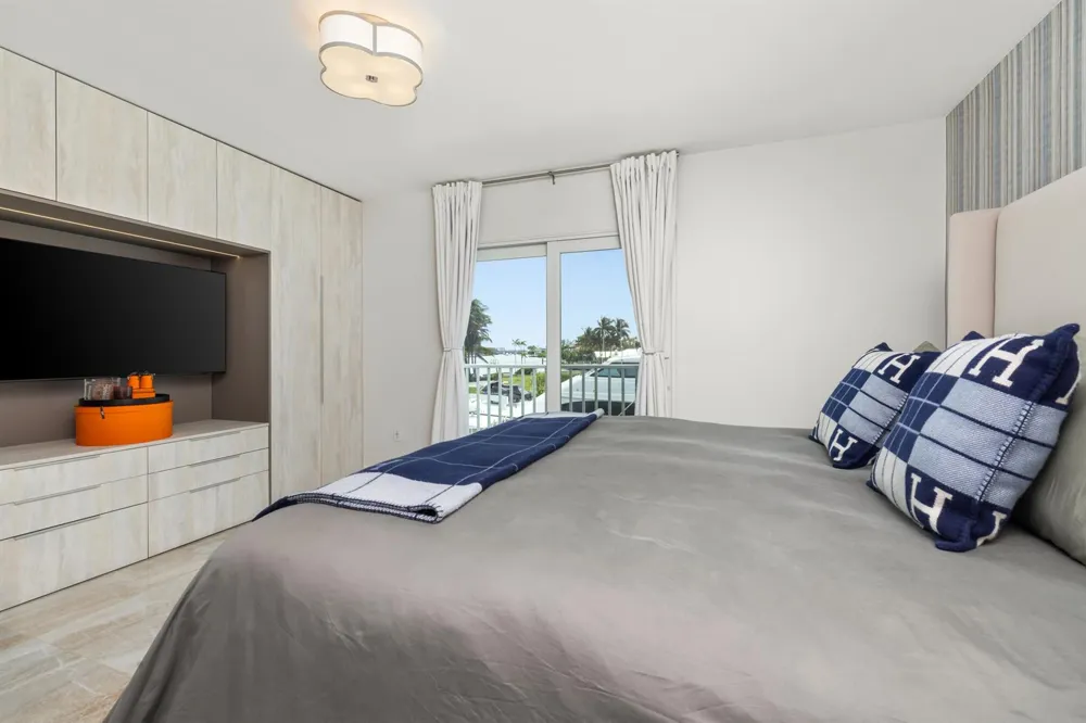 966 Jeffery Street Boca Raton, FL 33487