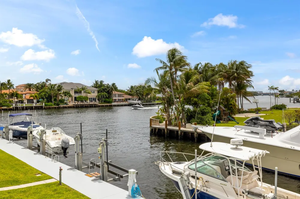 966 Jeffery Street Boca Raton, FL 33487