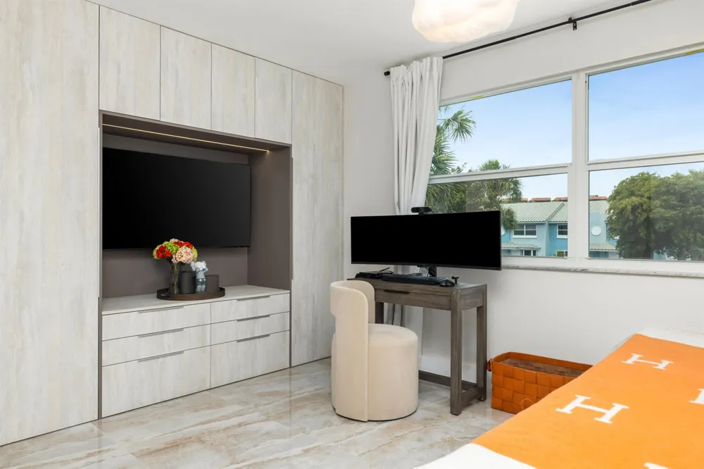 966 Jeffery Street Boca Raton, FL 33487