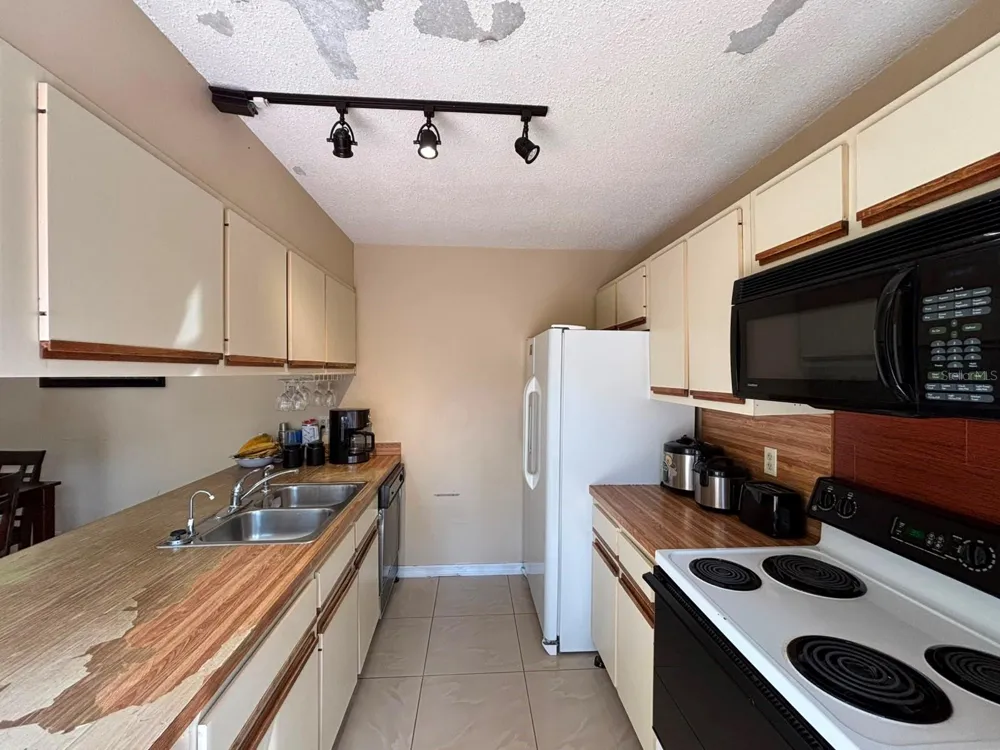 5277 CORAL COURT #625 Orlando, FL 32811
