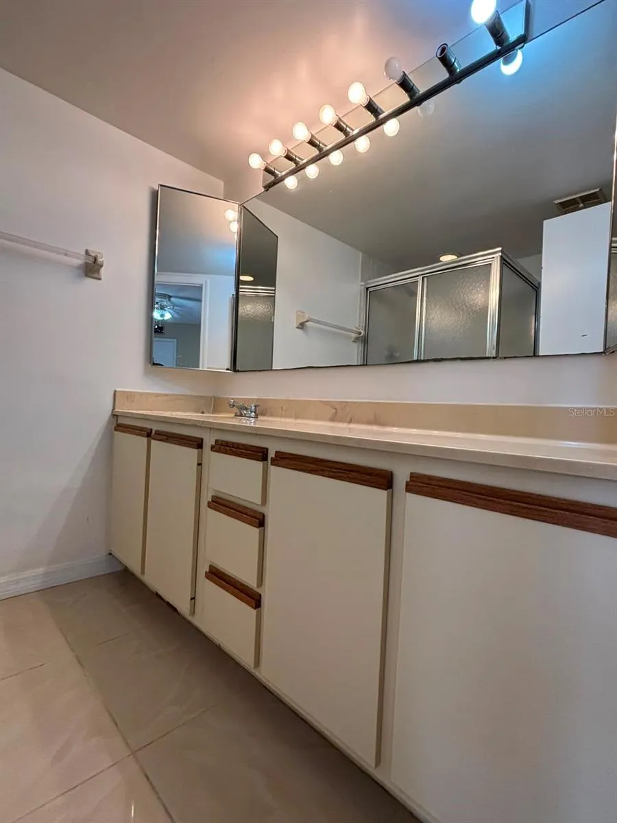 5277 CORAL COURT #625 Orlando, FL 32811