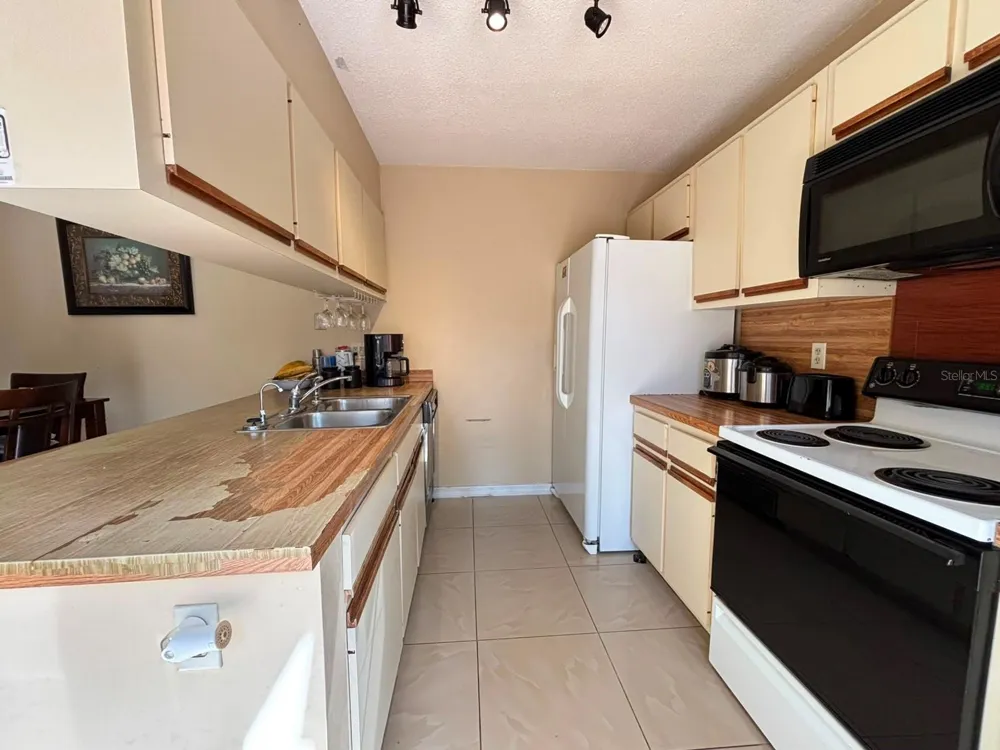 5277 CORAL COURT #625 Orlando, FL 32811