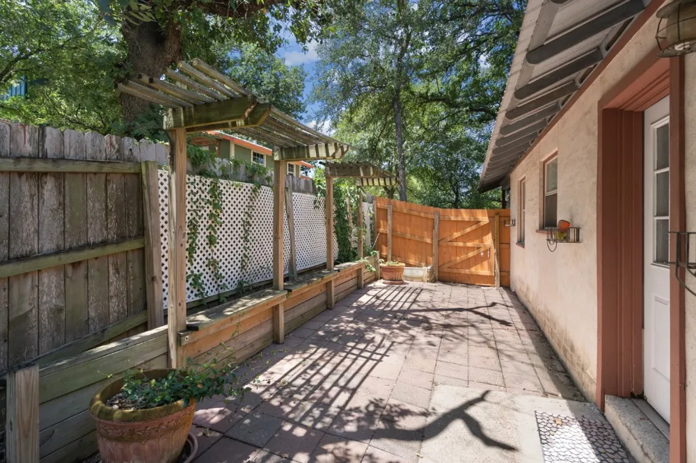 1211 Delano Street Austin, TX 78721