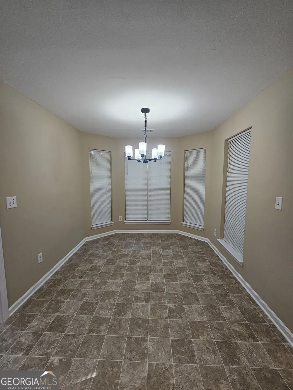 25 Hearthstone DR Stockbridge, GA 30281