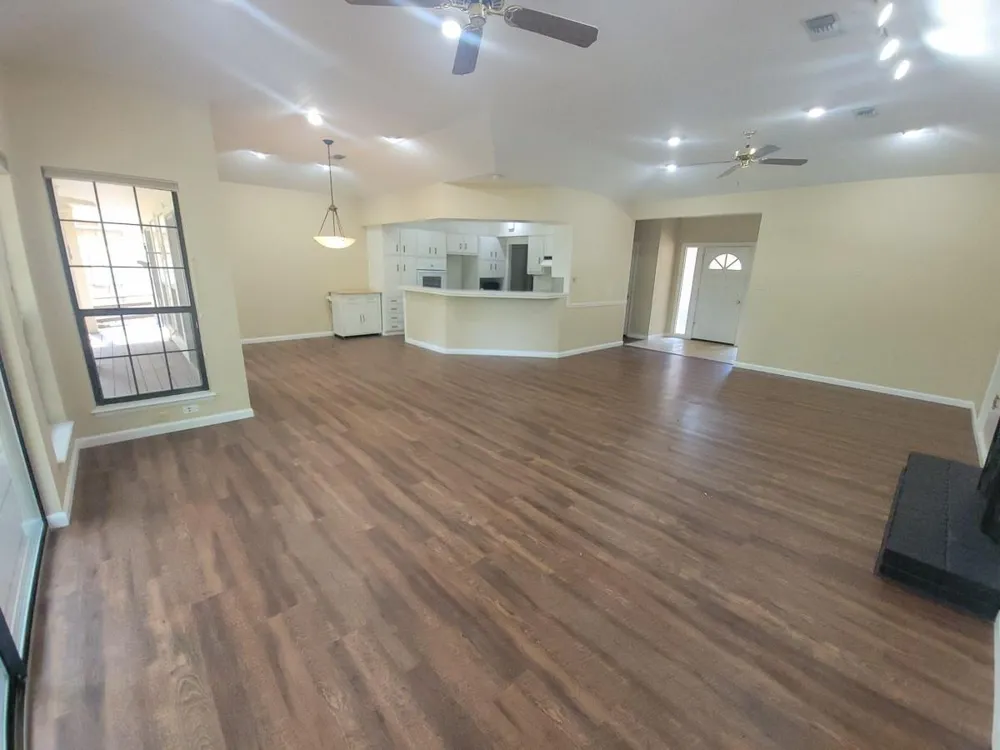 813 River Oaks Huntsville, TX 77340