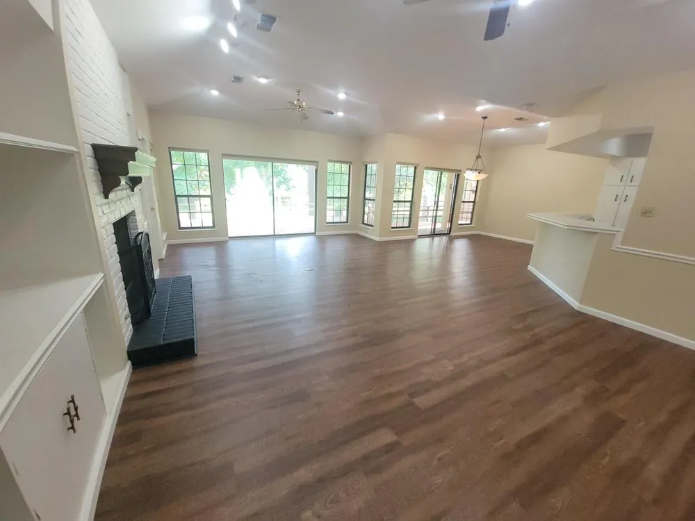 813 River Oaks Huntsville, TX 77340