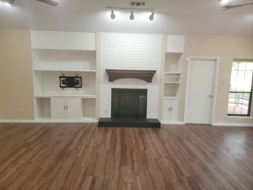 813 River Oaks Huntsville, TX 77340
