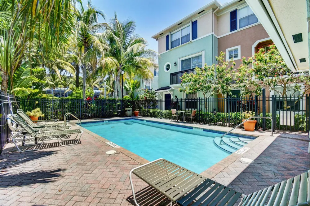 306 NW 1st Street #306 Delray Beach, FL 33444