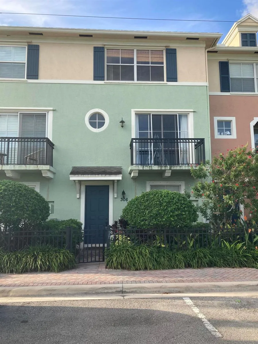 306 NW 1st Street #306 Delray Beach, FL 33444