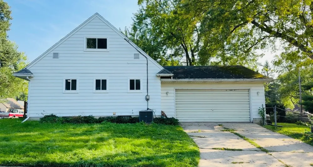 433 Harriet Avenue Delta Charter Township, MI 48917