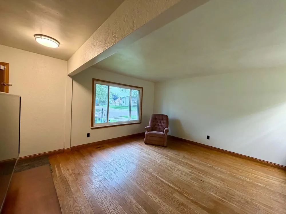 433 Harriet Avenue Delta Charter Township, MI 48917