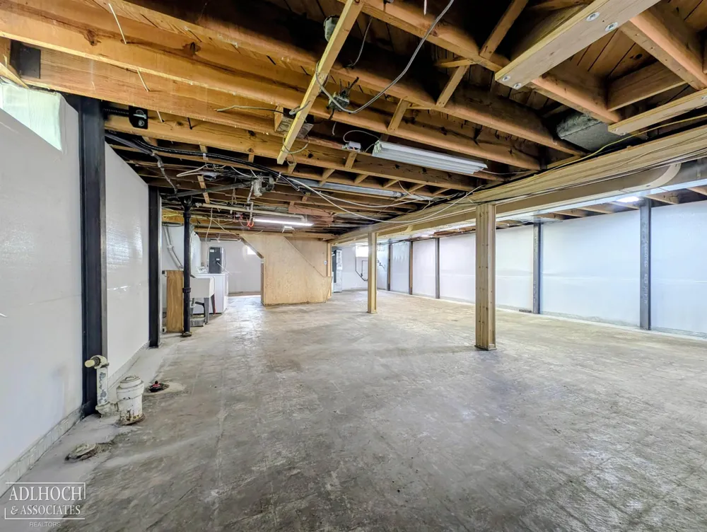 2168 Allard Road Grosse Pointe Woods City, MI 48236