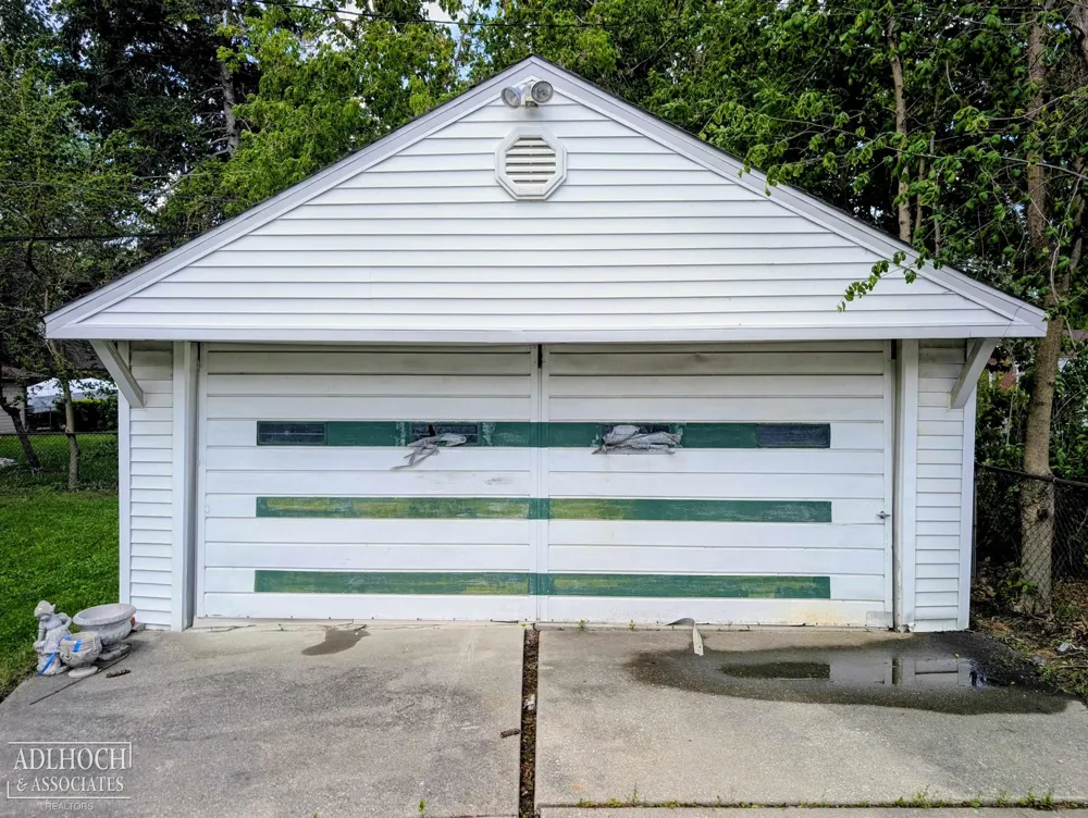 2168 Allard Road Grosse Pointe Woods City, MI 48236