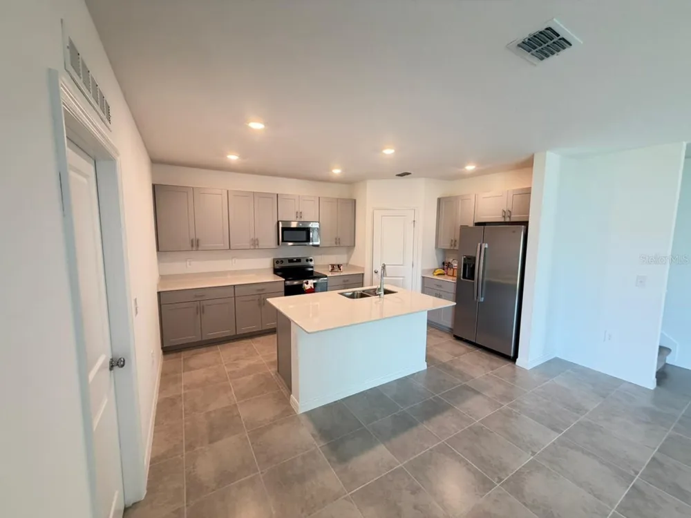 5423 CROWN POINT ROAD Kissimmee, FL 34758