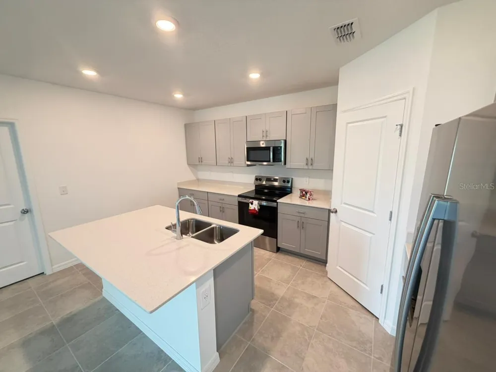 5423 CROWN POINT ROAD Kissimmee, FL 34758
