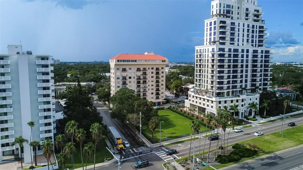 2109 BAYSHORE BOULEVARD #303 Tampa, FL 33606