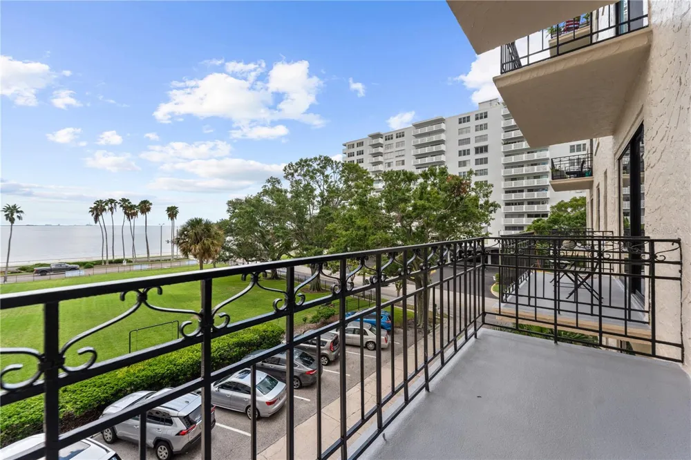 2109 BAYSHORE BOULEVARD #303 Tampa, FL 33606