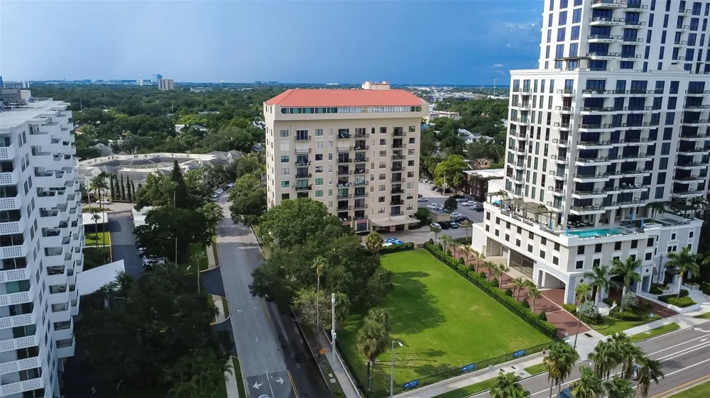 2109 BAYSHORE BOULEVARD #303 Tampa, FL 33606