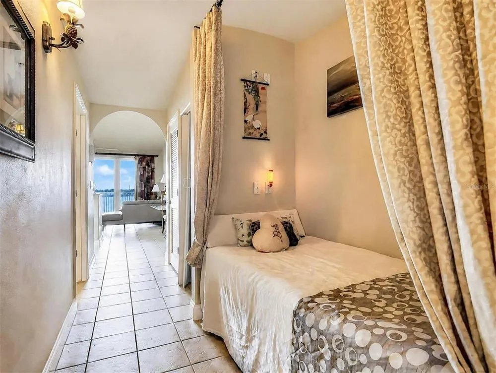 13427 BLUE HERON BEACH DRIVE #402 Orlando, FL 32821