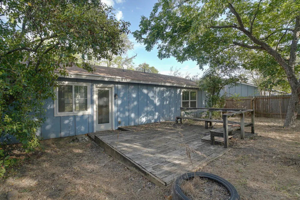 7100 Barnsdale Way Austin, TX 78745