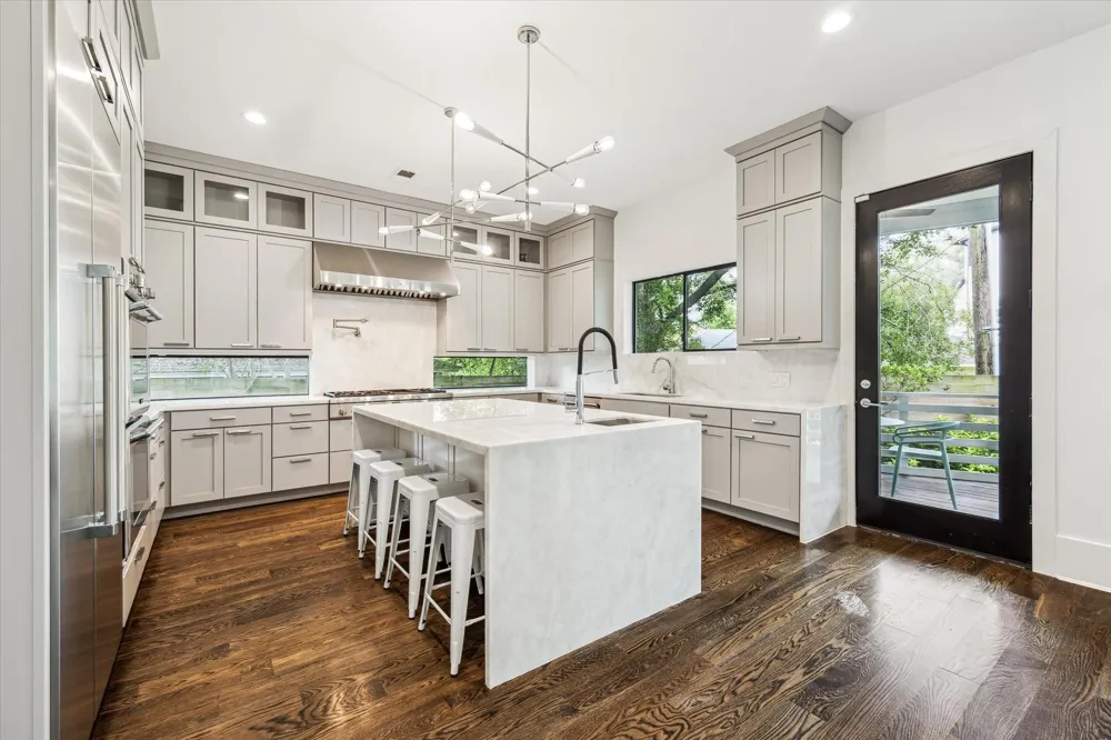 1010 Waltway Drive Houston, TX 77008